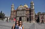 Ana, Valéria e a antiga Basílica do Santuário de Guadalupe, na Cidade do México
